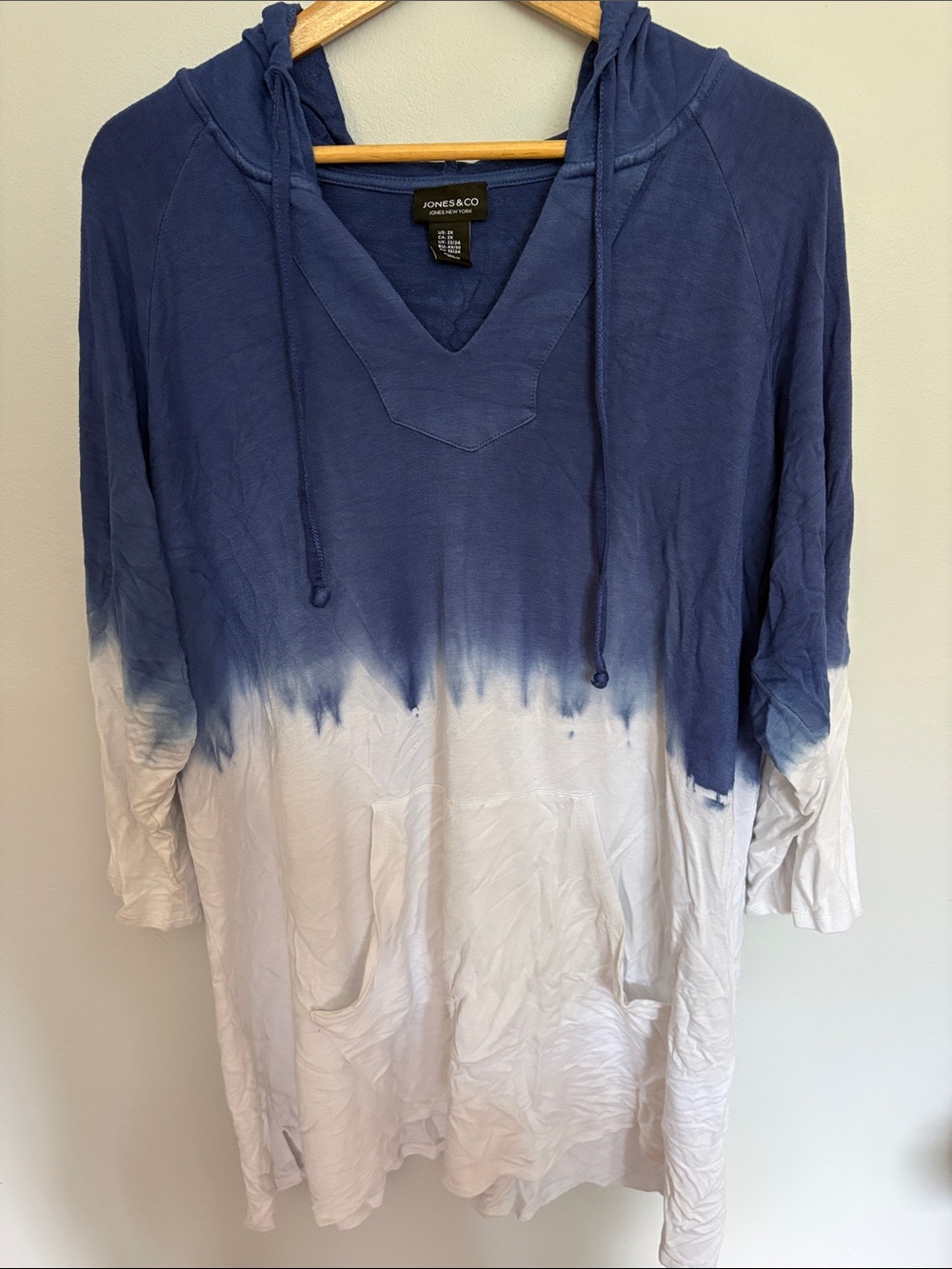 Jones New York Blue and White Dip-Dye V-Neck Hoodie